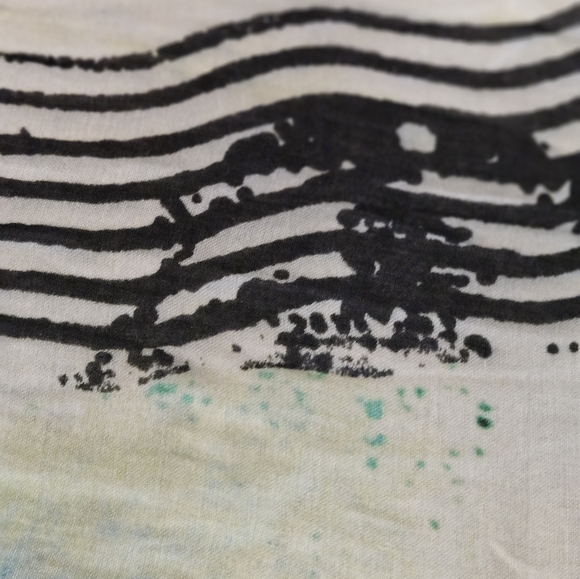 Chico's Tropical Print Island Vibe Oblong Scarf 24" x 72" - Picture 9 of 13